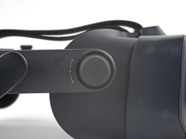FOV adjustment knob on the Valve Index