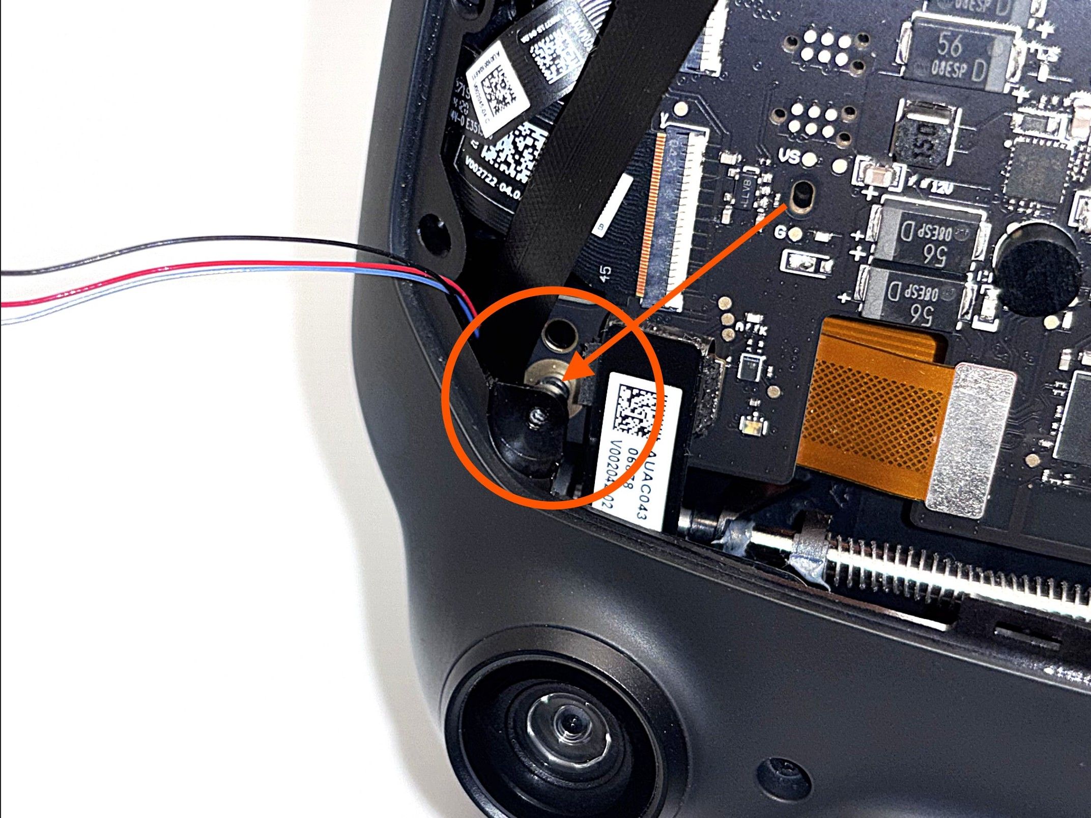 Overview of the cable routing gap on the left side