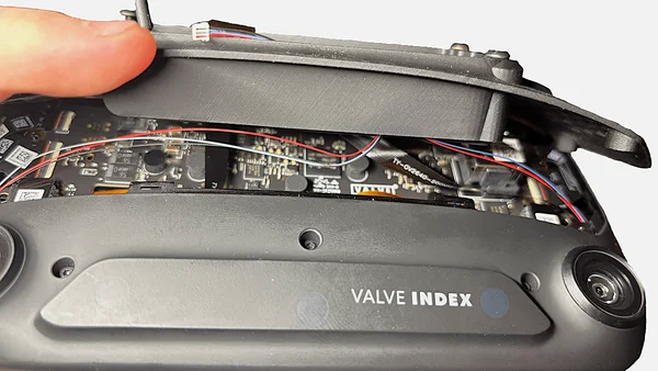 Close-up of right cable near USB port, routed away from connector