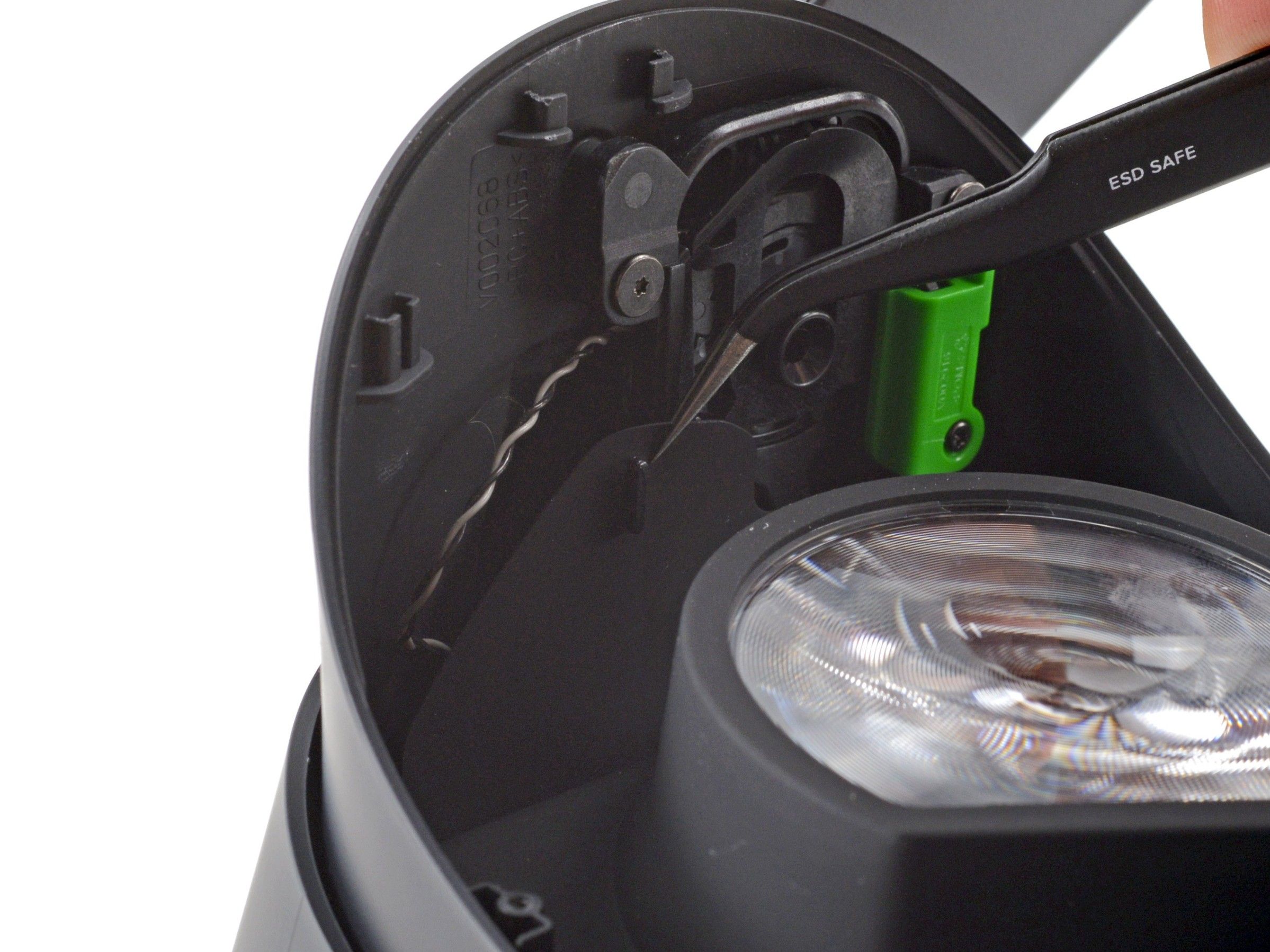 Using tweezers to separate left gasket edge