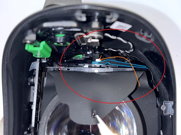 Reference image showing cable routing path for the right side