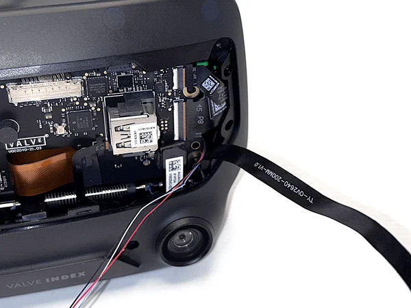 Connecting the LED cable to the ring